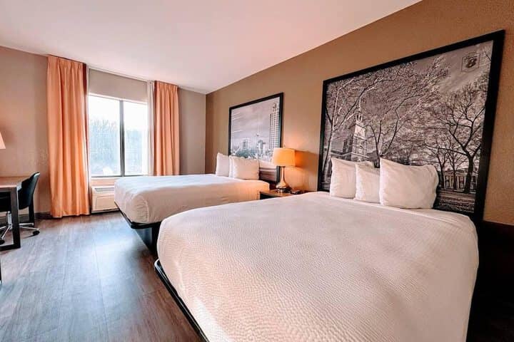 Room 6 of 28