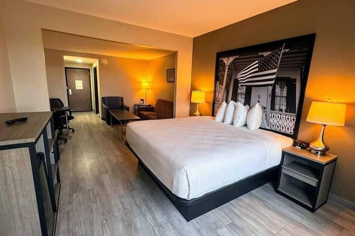 Room 4 of 28