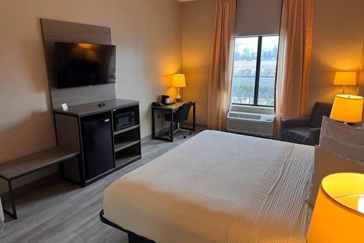 Room 11 of 28