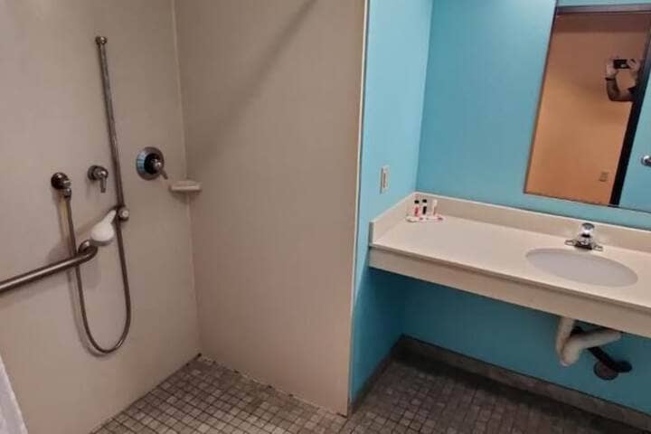 Room 22 of 28