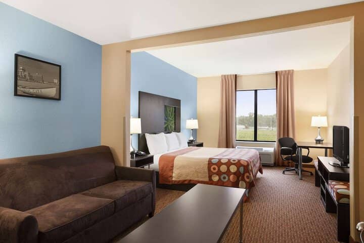 Room 16 of 28